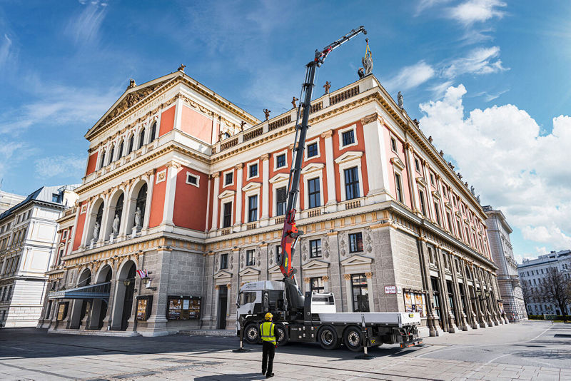 Weltpremiere auf der bauma 2025: Der neue PALFINGER PK 880 TEC – überragend in seiner Klasse